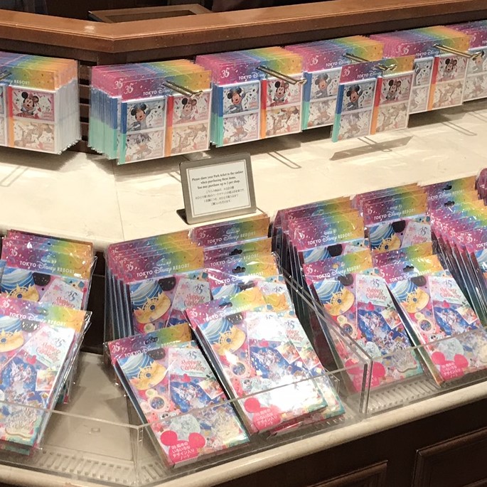 35周年ディズニーグッズ 再販状況 フラッグ メモセット ノートの販売開始で夕方には売り切れの商品も 東京ディズニーランド 自称 為になること